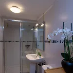 Lovely 1 Bedroom With Sea Views *