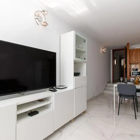 Appartamento Lovely 1 Bedroom With Sea Views *