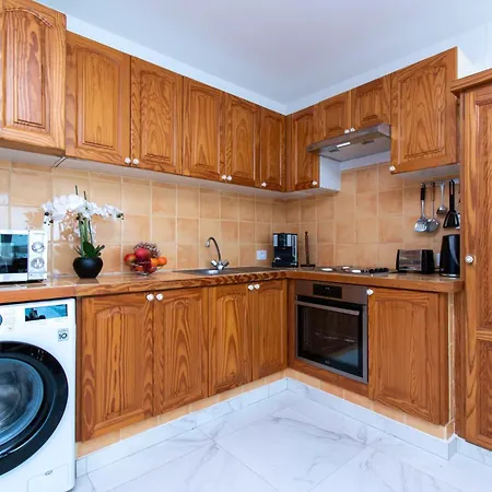 Lovely 1 Bedroom With Sea Views Appartamento *